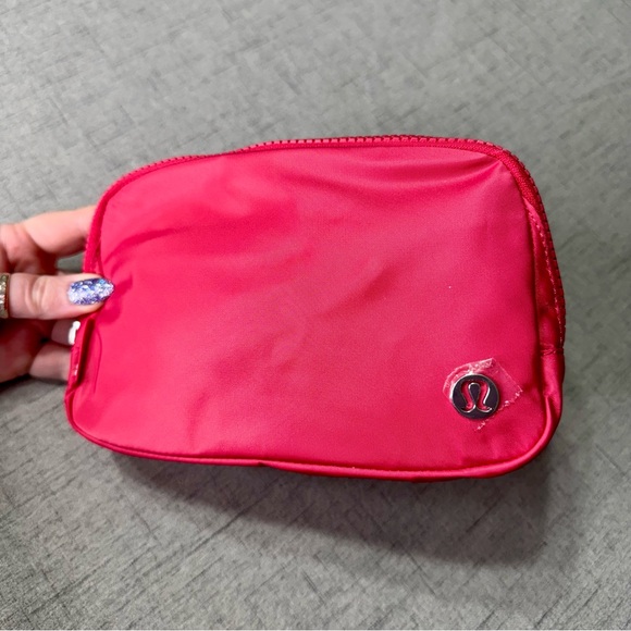 Lululemon Everywhere Belt Bag Cherry Mist Crossbody Bag Waist Bag NWT - Picture 6 of 12